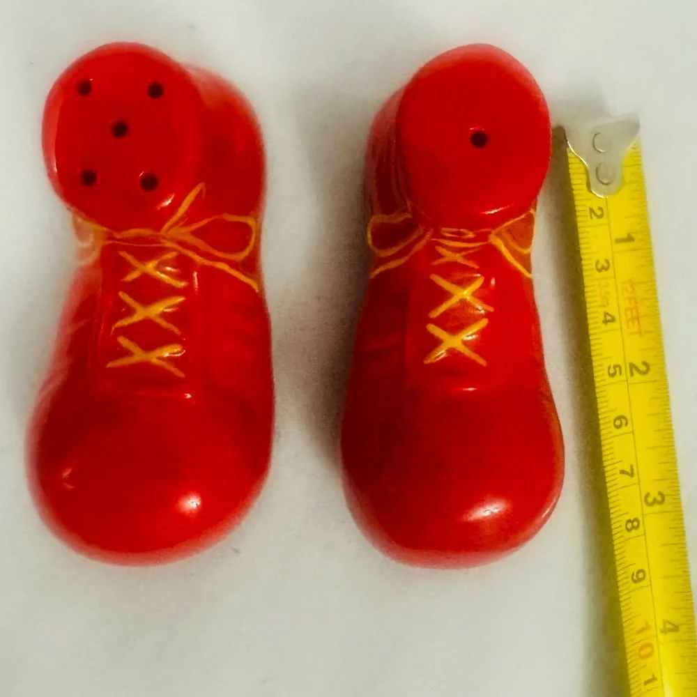 Vintage NOS RARE Ronald McDonald Red Clown Shoes Salt & Pepper Shakers Kitsch‎